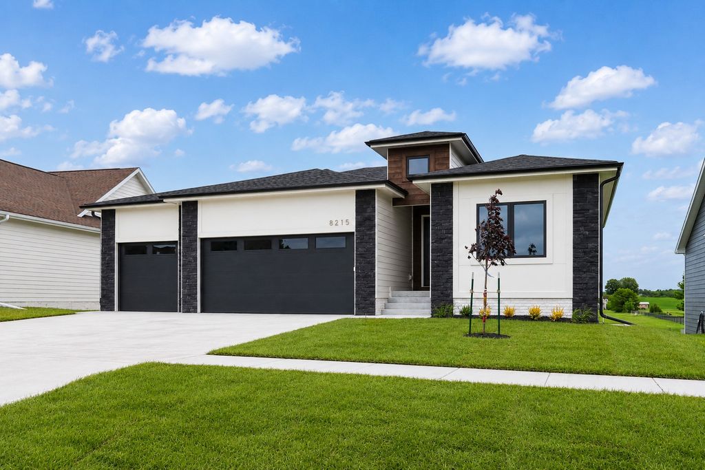 8215 Buckley Court, Johnston, IA 50131