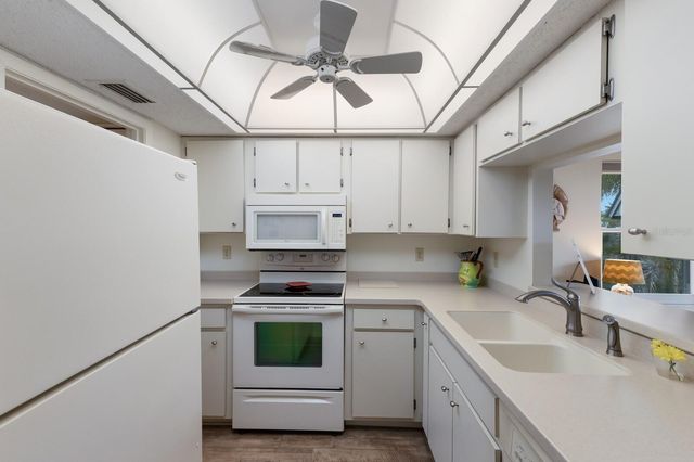 205 HIGHLAND AVENUE 2, Bradenton Beach, FL 34217