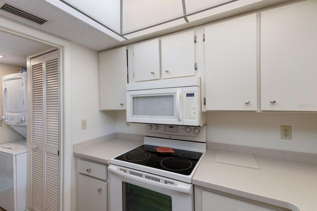 205 HIGHLAND AVENUE 2, Bradenton Beach, FL 34217
