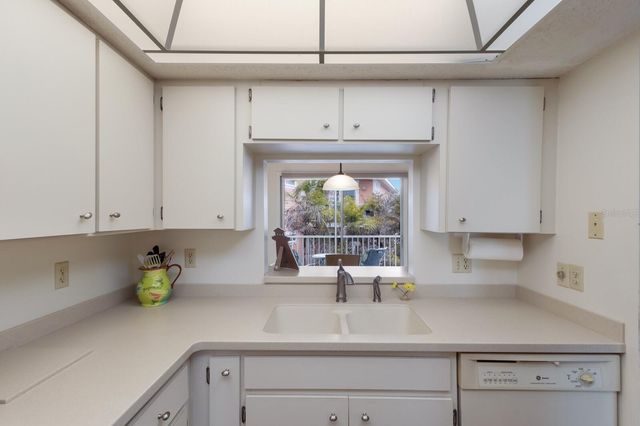 205 HIGHLAND AVENUE 2, Bradenton Beach, FL 34217