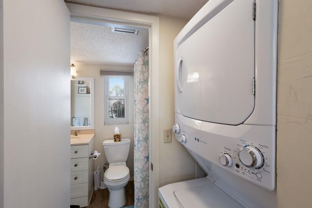 205 HIGHLAND AVENUE 2, Bradenton Beach, FL 34217