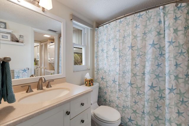 205 HIGHLAND AVENUE 2, Bradenton Beach, FL 34217