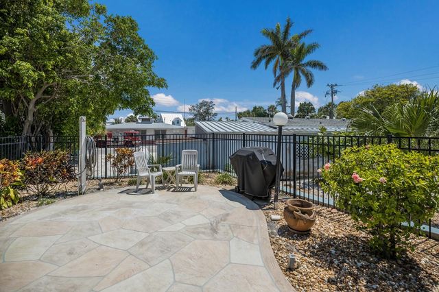205 HIGHLAND AVENUE 2, Bradenton Beach, FL 34217