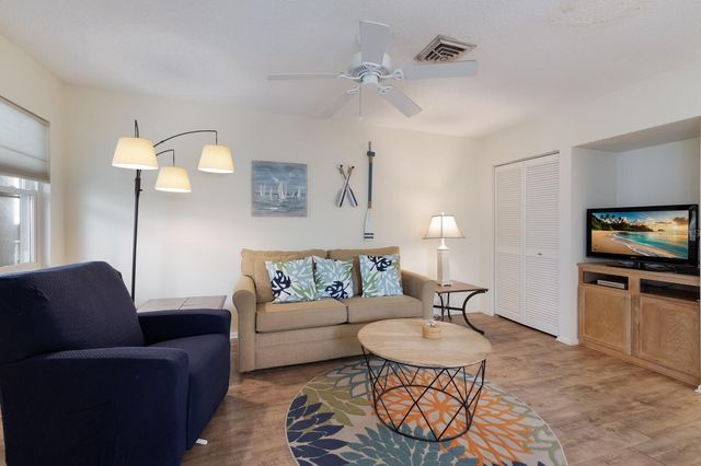 205 HIGHLAND AVENUE 2, Bradenton Beach, FL 34217