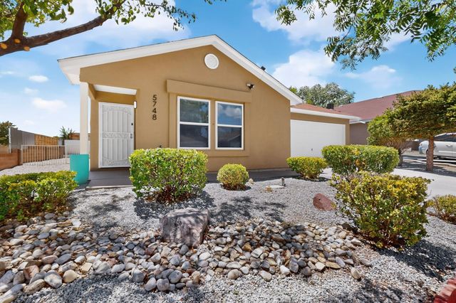5748 Pinon Flats Road NW, Albuquerque, NM 87114