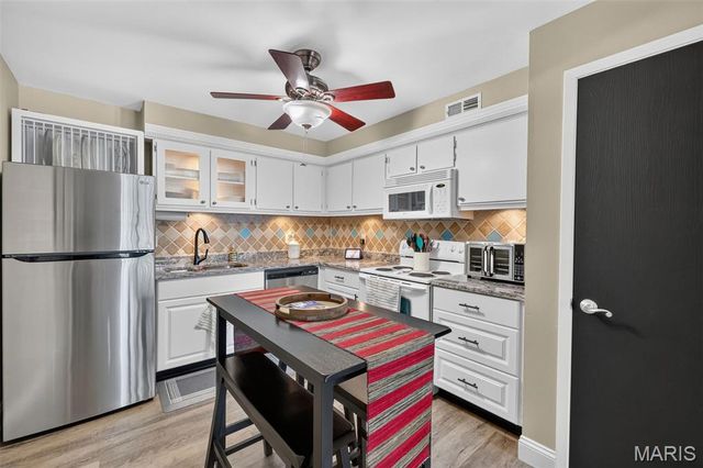 4317 Arrow Tree Drive E, Unincorporated, MO 63128