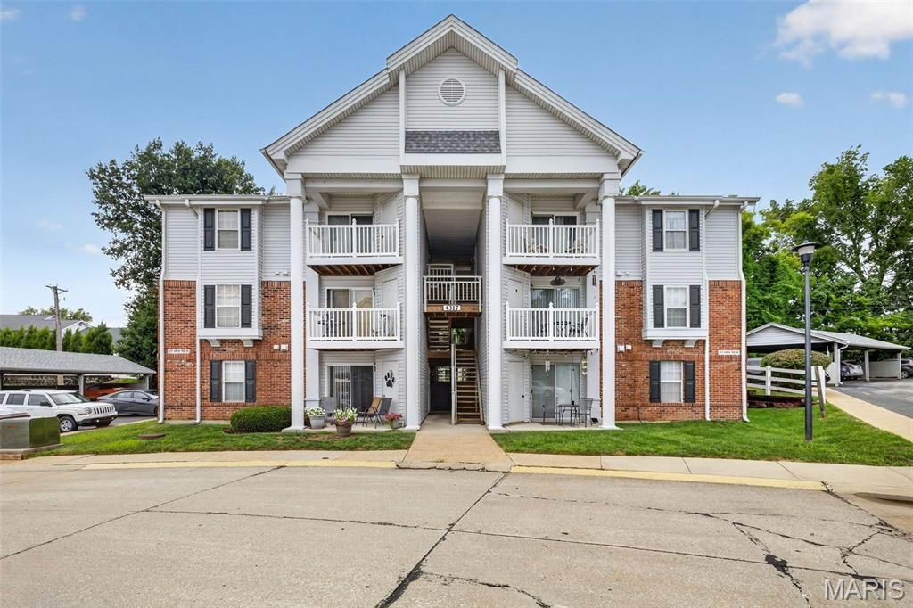 4317 Arrow Tree Drive E, Unincorporated, MO 63128