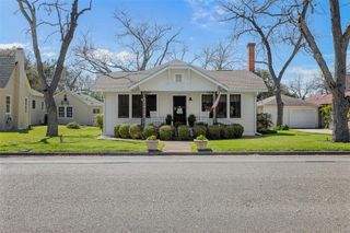 242 S Franklin Street, La Grange, TX 78945