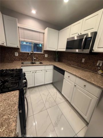 19928 Chase Street 23, Winnetka, CA 91306
