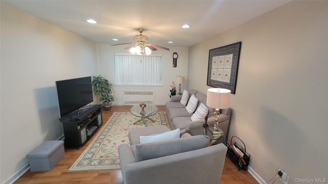 65-30 Grand Central Parkway 1, Forest Hills, NY 11375