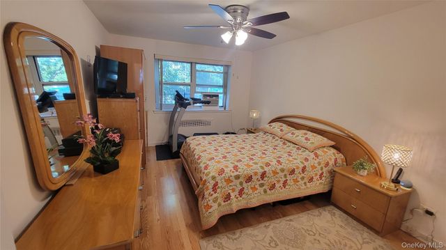 65-30 Grand Central Parkway 1, Forest Hills, NY 11375