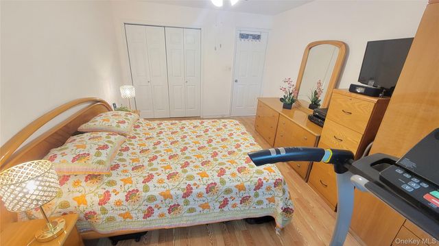 65-30 Grand Central Parkway 1, Forest Hills, NY 11375