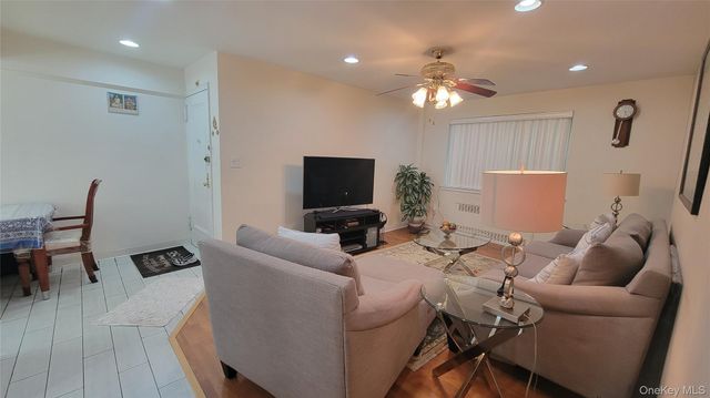 65-30 Grand Central Parkway 1, Forest Hills, NY 11375