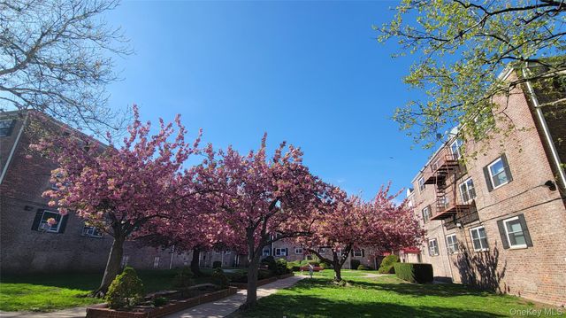 65-30 Grand Central Parkway 1, Forest Hills, NY 11375