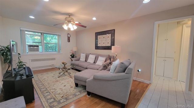 65-30 Grand Central Parkway 1, Forest Hills, NY 11375