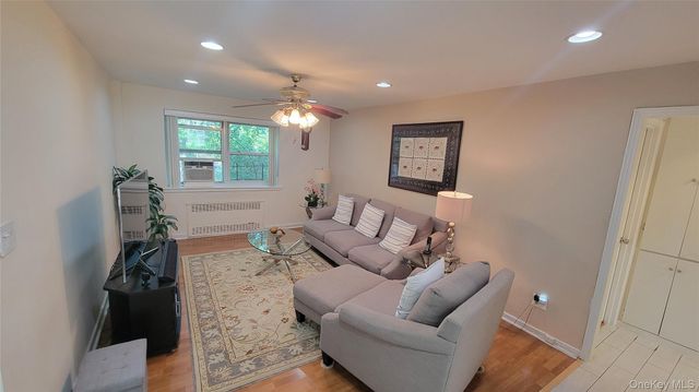 65-30 Grand Central Parkway 1, Forest Hills, NY 11375