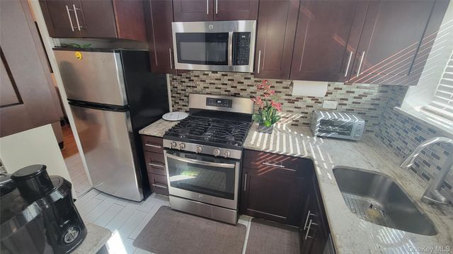65-30 Grand Central Parkway 1, Forest Hills, NY 11375