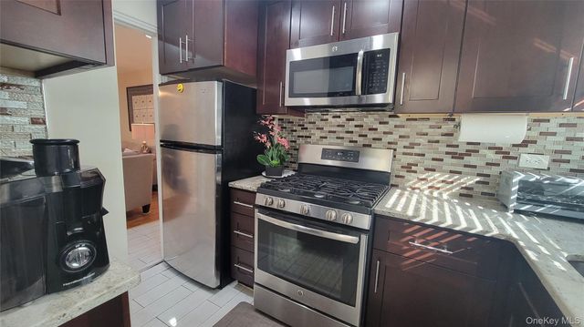 65-30 Grand Central Parkway 1, Forest Hills, NY 11375