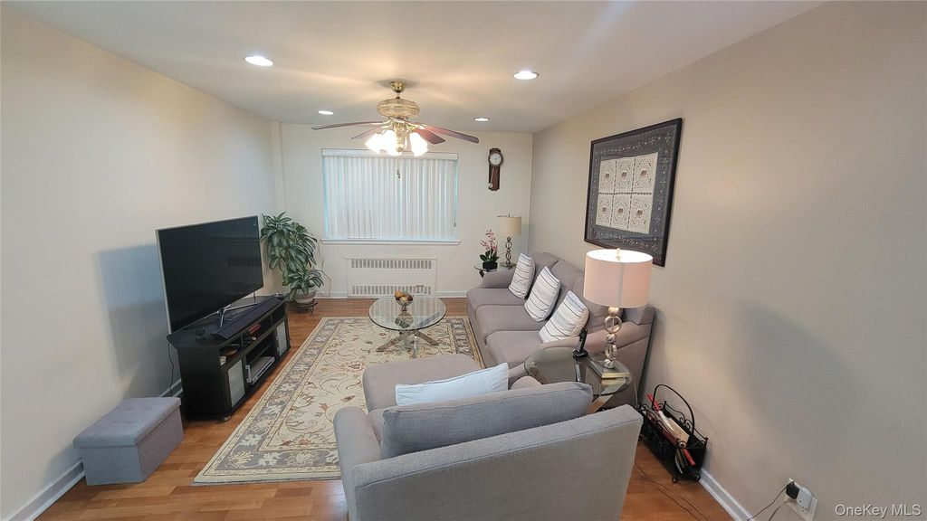65-30 Grand Central Parkway 1A, Forest Hills, NY 11375 — photo 2