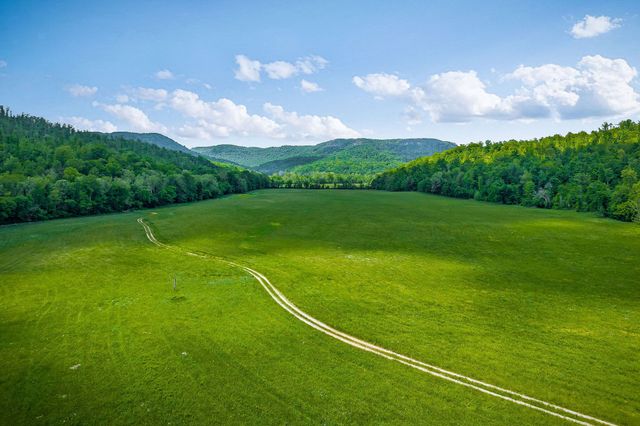 1687 Delk Creek Rd, Pall Mall, TN 38577