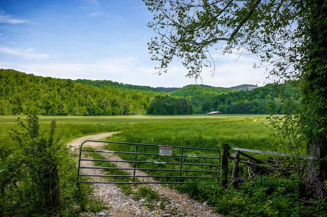 1687 Delk Creek Rd, Pall Mall, TN 38577