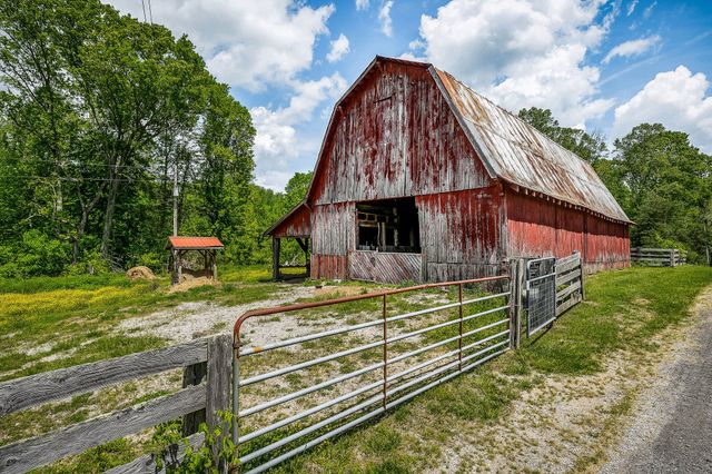 1687 Delk Creek Rd, Pall Mall, TN 38577