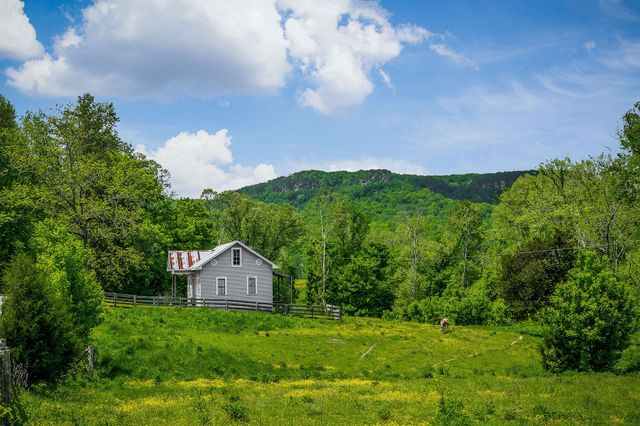 1687 Delk Creek Rd, Pall Mall, TN 38577