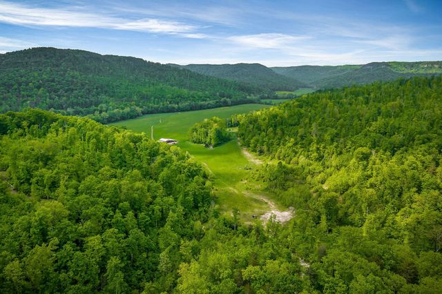 1687 Delk Creek Rd, Pall Mall, TN 38577