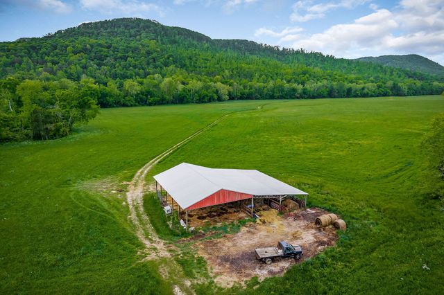 1687 Delk Creek Rd, Pall Mall, TN 38577