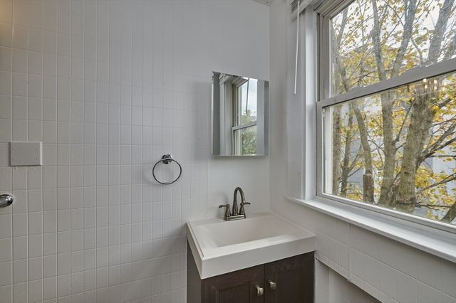 41 Salem St. 2L, Salem, MA 01970