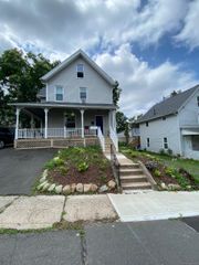 15 Lincoln Place, Bristol, CT 06010