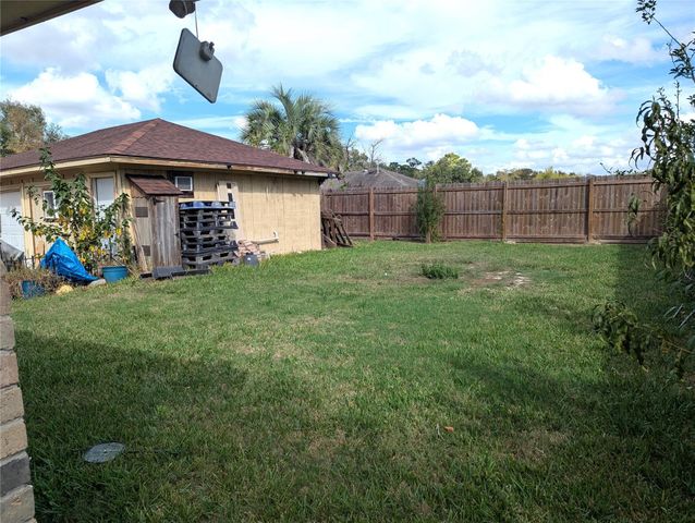 7154 Woodland West Drive, Houston, TX 77040