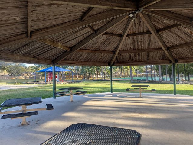 7154 Woodland West Drive, Houston, TX 77040