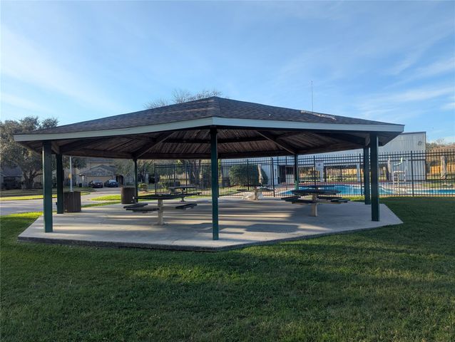 7154 Woodland West Drive, Houston, TX 77040