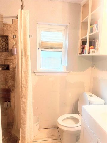 7154 Woodland West Drive, Houston, TX 77040