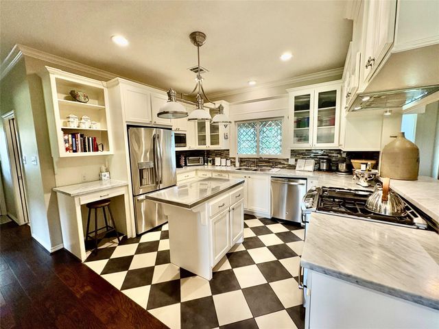 169 Fm 1696, Huntsville, TX 77340