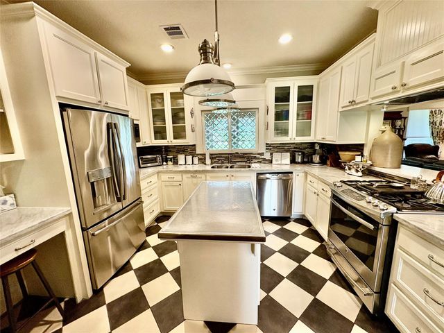 169 Fm 1696, Huntsville, TX 77340