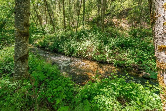 31 Rocky Road, Weaverville, CA 96093