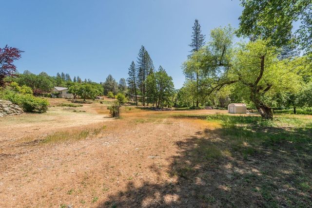 31 Rocky Road, Weaverville, CA 96093
