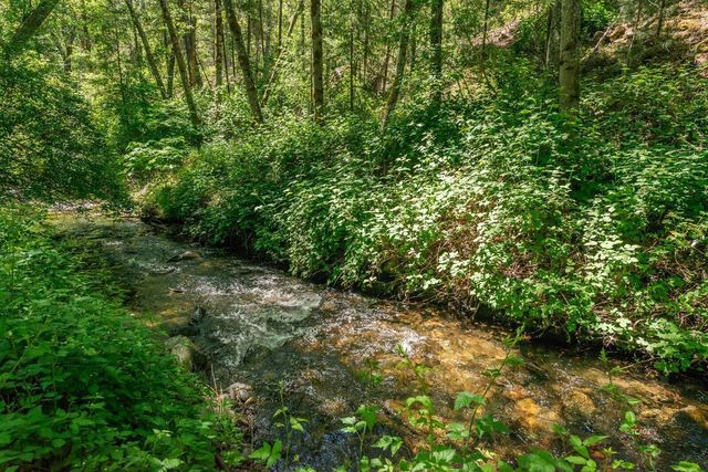 31 Rocky Road, Weaverville, CA 96093