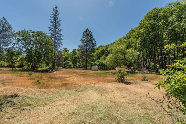 31 Rocky Road, Weaverville, CA 96093