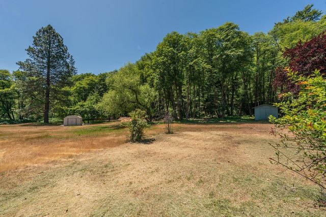 31 Rocky Road, Weaverville, CA 96093