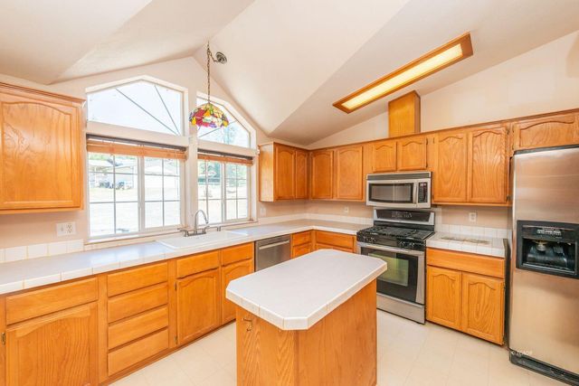31 Rocky Road, Weaverville, CA 96093