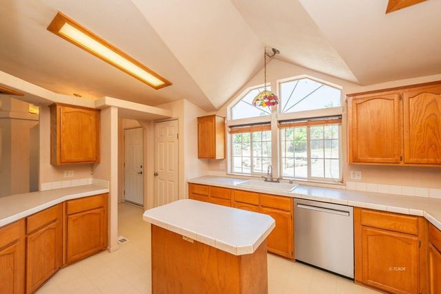 31 Rocky Road, Weaverville, CA 96093
