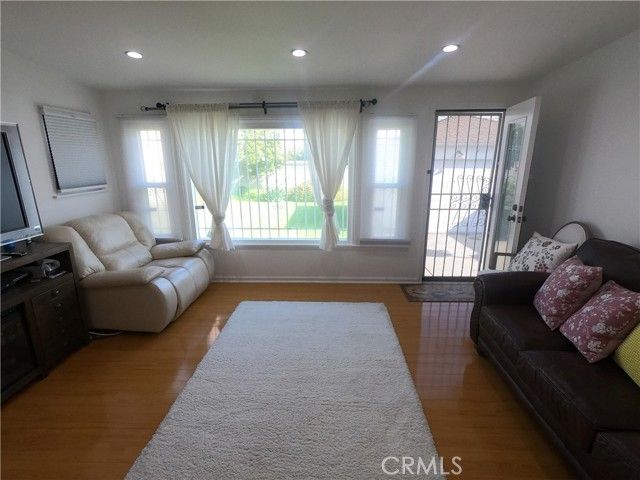 9812 S Denker, Los Angeles, CA 90047