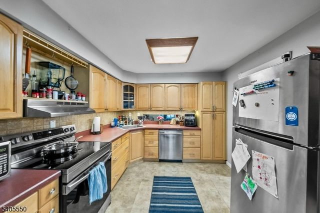 69 Farm Rd, Hillsborough Twp., NJ 08844