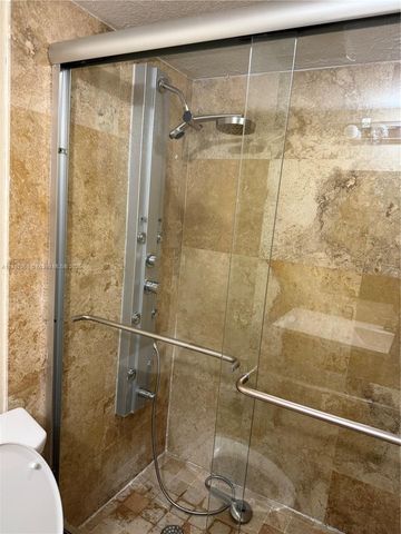 3745 NE 171st St 40, North Miami Beach, FL 33160