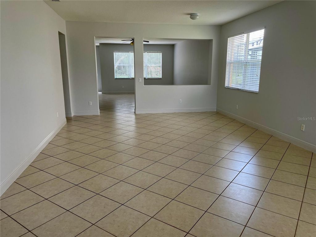 Image 8 of property listing at 14257 LAGOON COVE LANE, Winter Garden, FL 34787