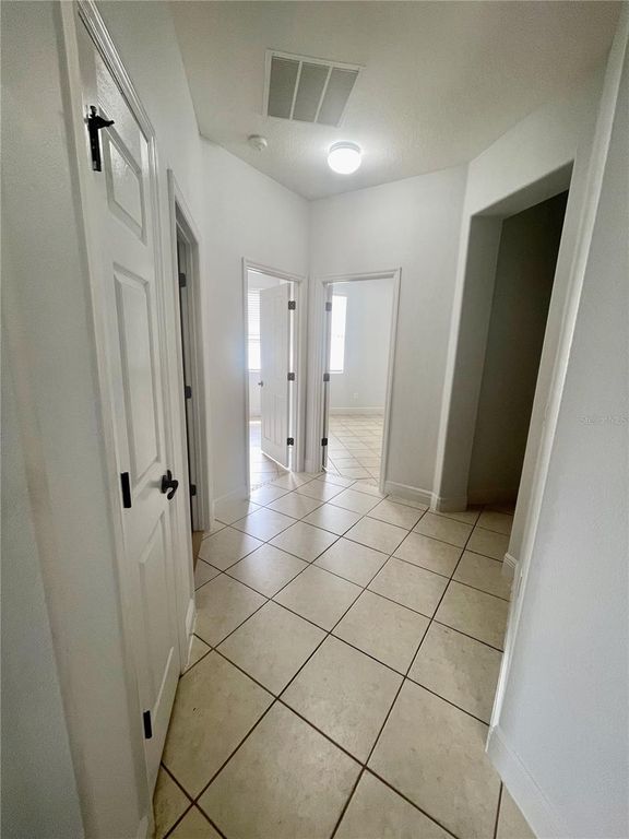 Image 10 of property listing at 14257 LAGOON COVE LANE, Winter Garden, FL 34787