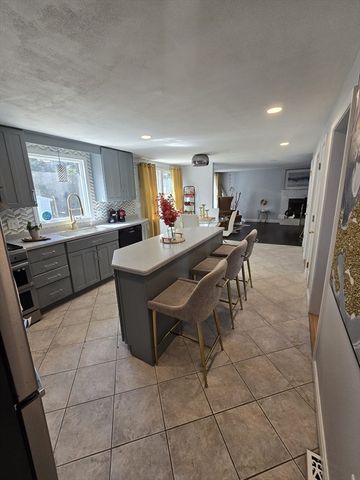 20 Farm Pond Rd, Dracut, MA 01826